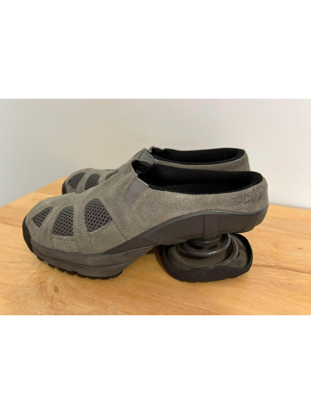 Z-CoiL Zueco Mule Shoes Womens 6 Gray Suede Slip-On Spring Comfort Orthopedic